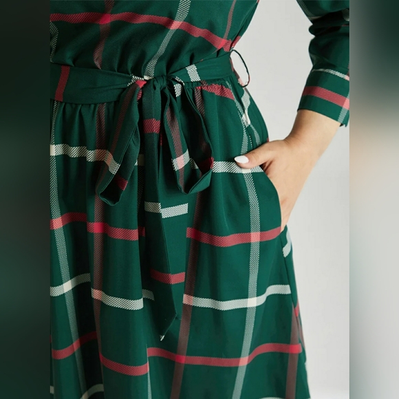 BloomChic Holiday Green Plaid Belted Dress w/ Pockets  Size 18/20 - Picture 4 of 9